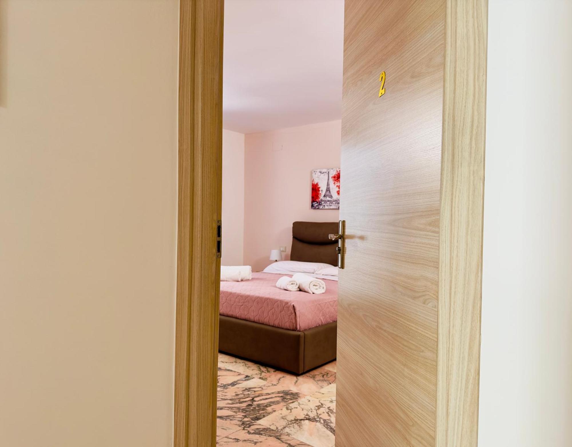 Unique Rooms In Centro Citta Bagno Privato E Climatizzatore Ragusa Luaran gambar