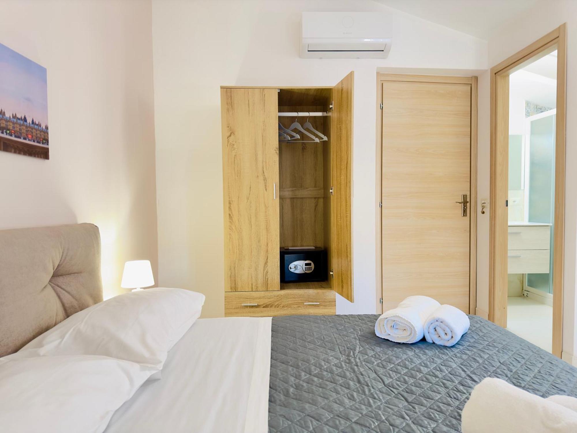 Unique Rooms In Centro Citta Bagno Privato E Climatizzatore Ragusa Luaran gambar