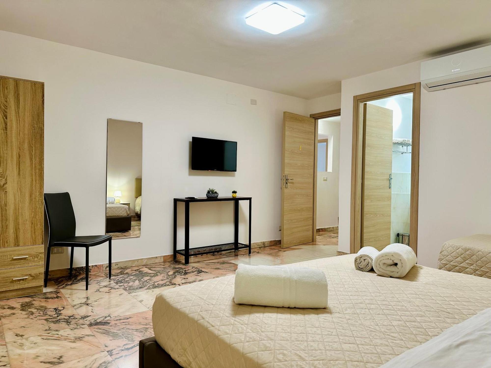 Unique Rooms In Centro Citta Bagno Privato E Climatizzatore Ragusa Luaran gambar