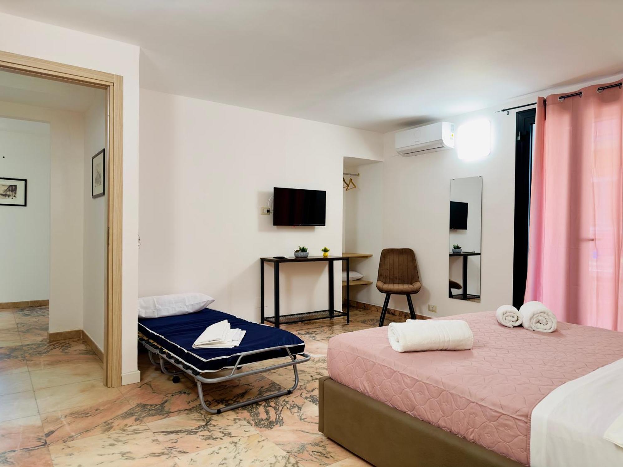 Unique Rooms In Centro Citta Bagno Privato E Climatizzatore Ragusa Luaran gambar
