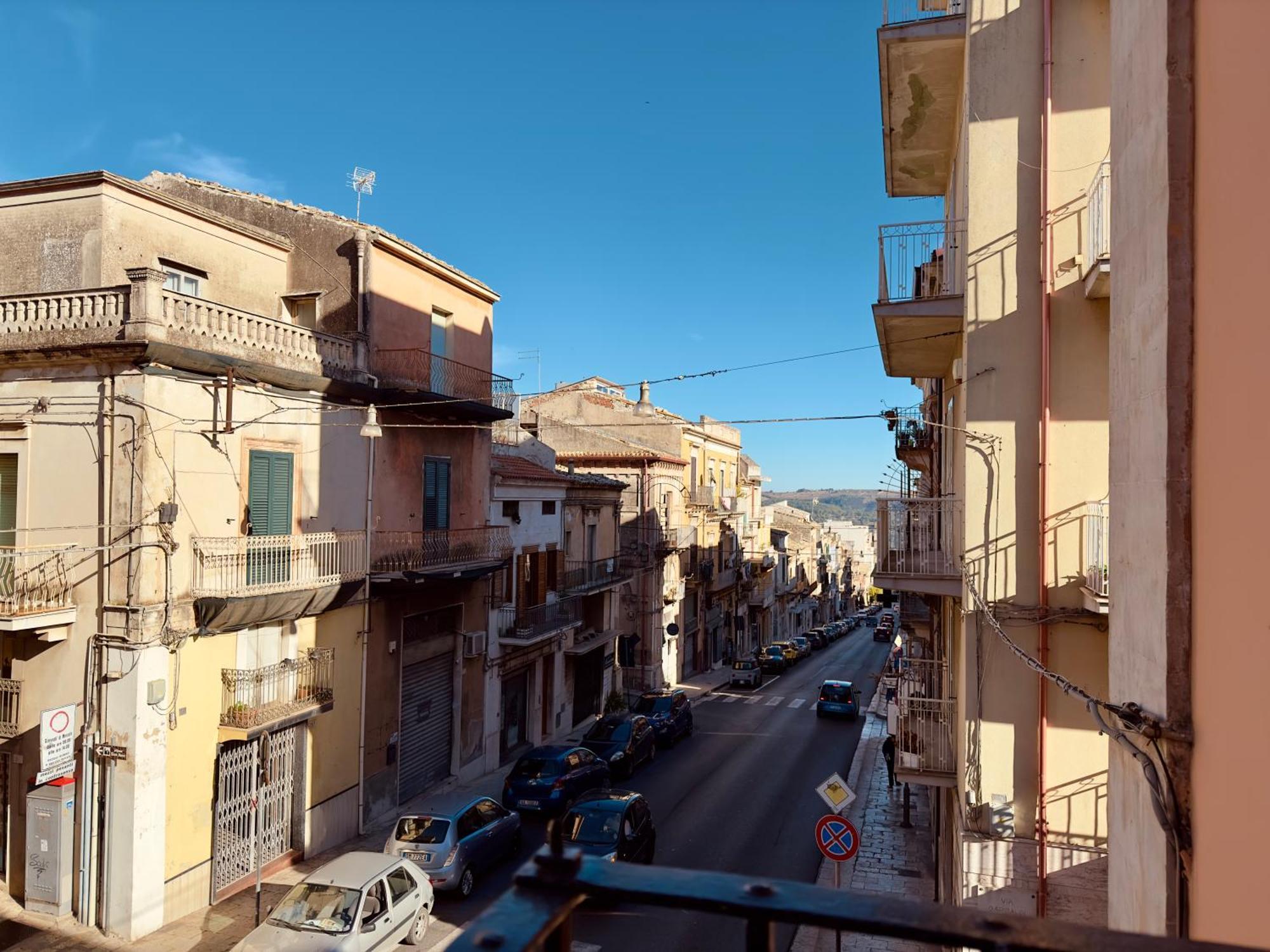 Unique Rooms In Centro Citta Bagno Privato E Climatizzatore Ragusa Luaran gambar