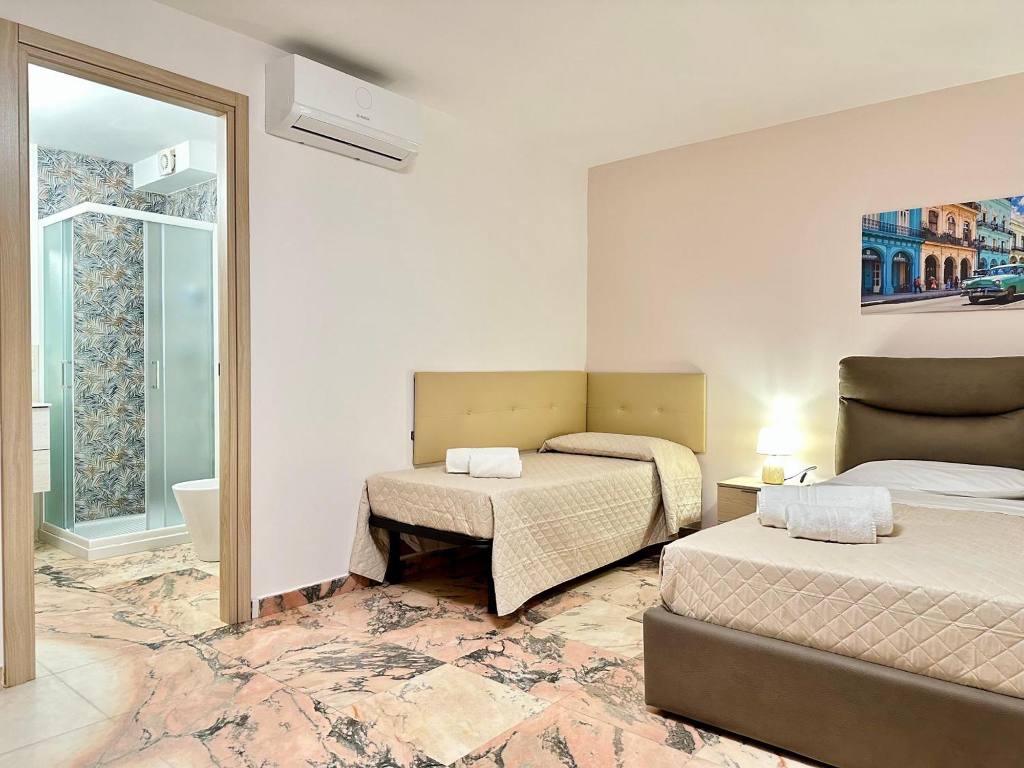 Unique Rooms In Centro Citta Bagno Privato E Climatizzatore Ragusa Luaran gambar