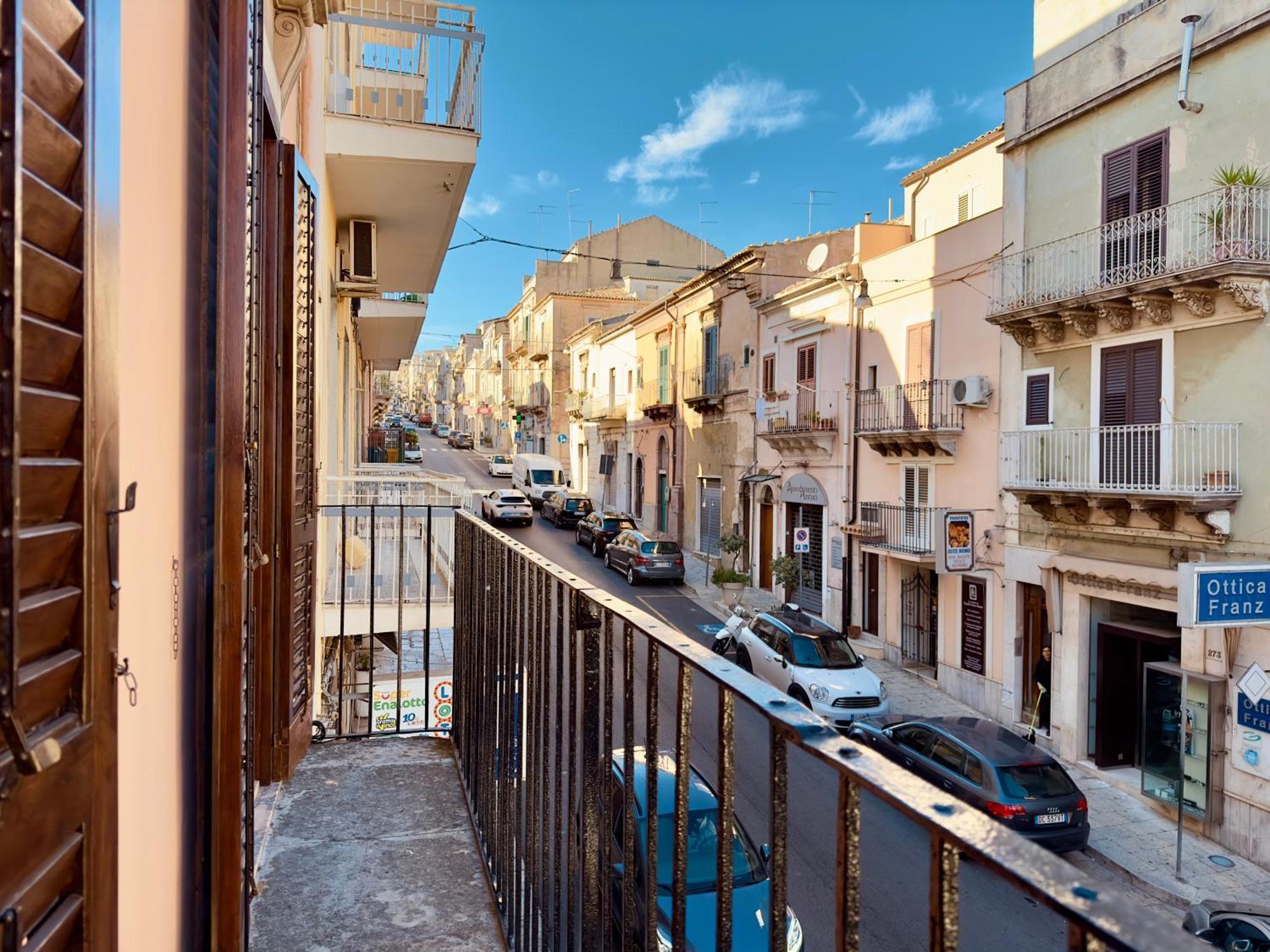 Unique Rooms In Centro Citta Bagno Privato E Climatizzatore Ragusa Luaran gambar